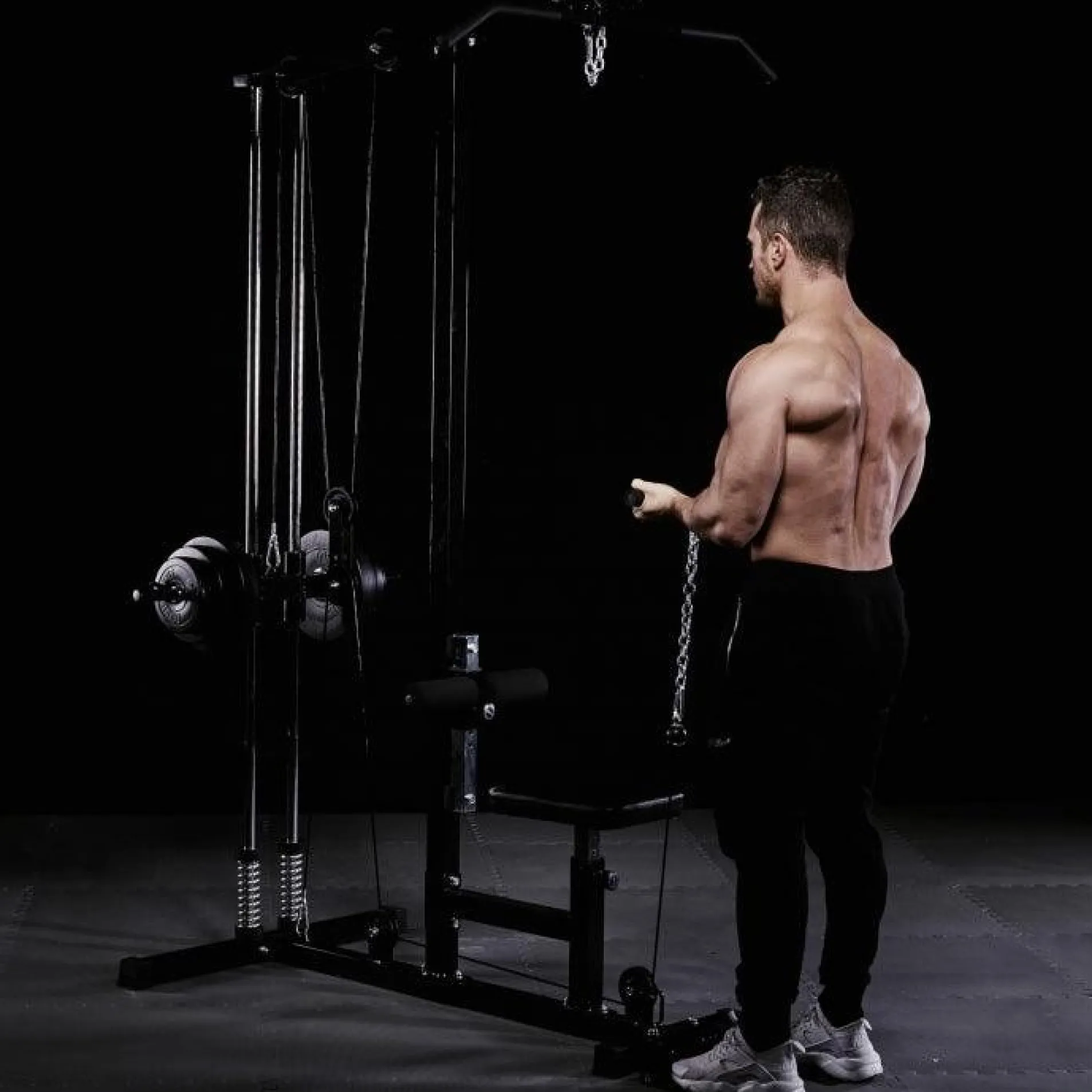 Latzugmaschine höhenverstellbar